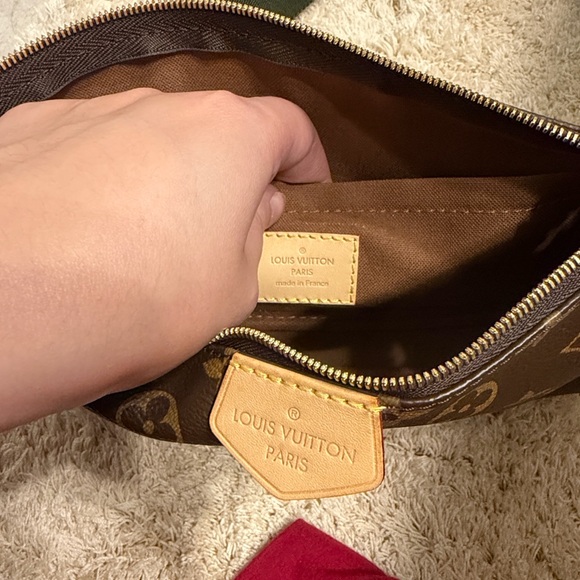 Louis Vuitton Multi Pochette Accessories - Picture 5 of 8